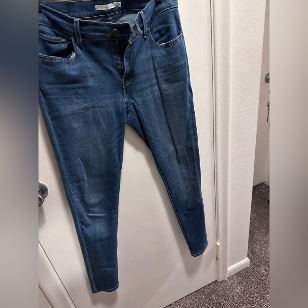Levi’s 710 skinny jeans. Mid rise. Size 30